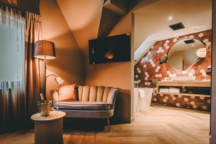 Room 11 of 29