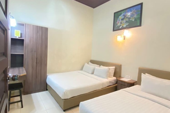 Room 8 of 48