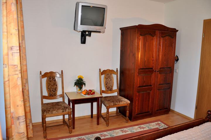 Room 5 of 80
