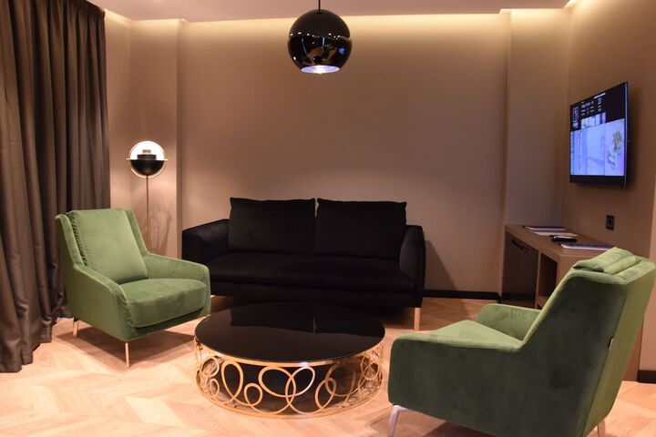 Room 42 of 77