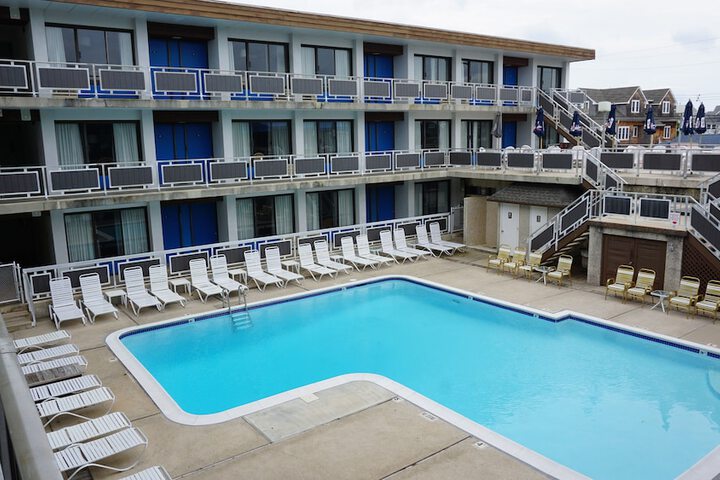 Pool 17 of 26