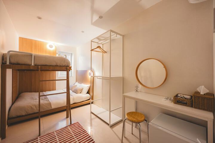 Room 5 of 117