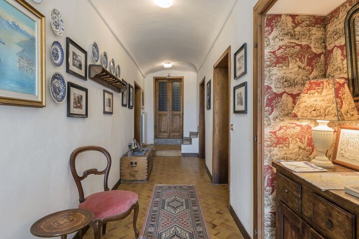 Ballroom/Hall 35 of 48