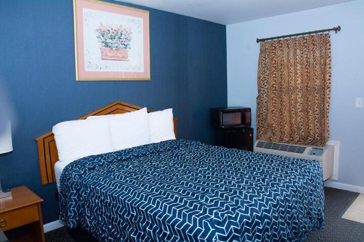 1 Queen Bed (14 of 15)