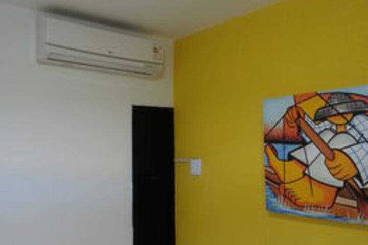 Room 10 of 32