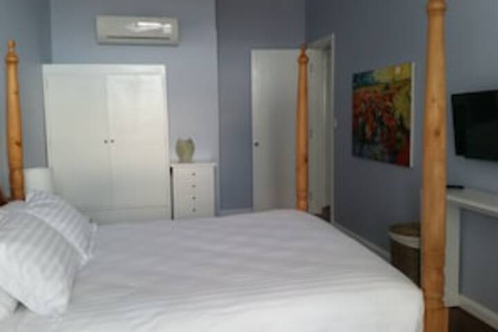 Room 16 of 114