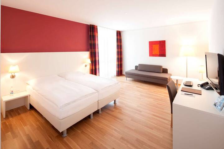 Room 9 of 31