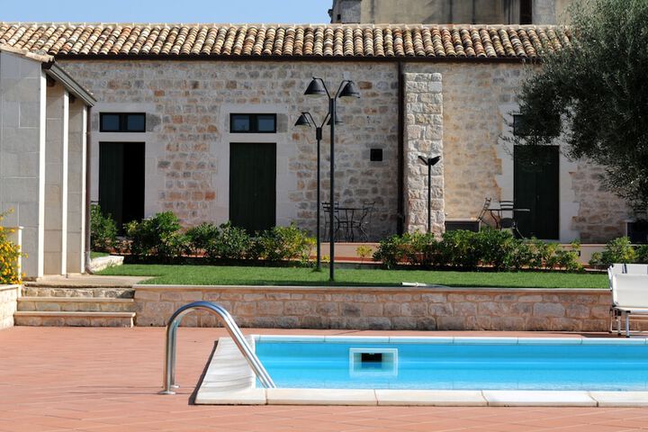 Pool 43 of 75
