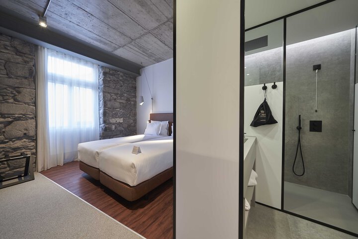 Room 9 of 40