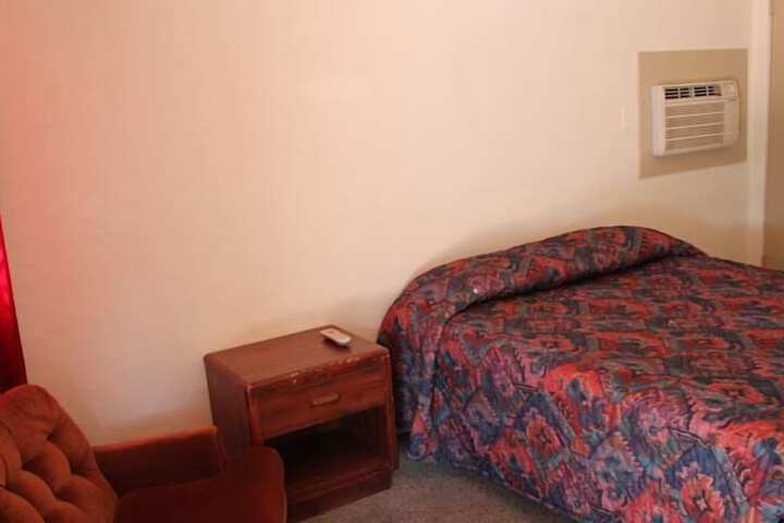 Room 8 of 38