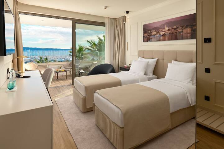Room 3 of 33