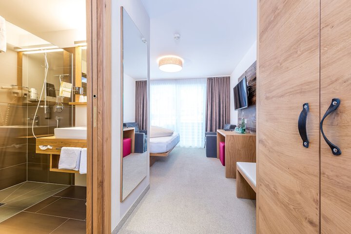Room 10 of 72