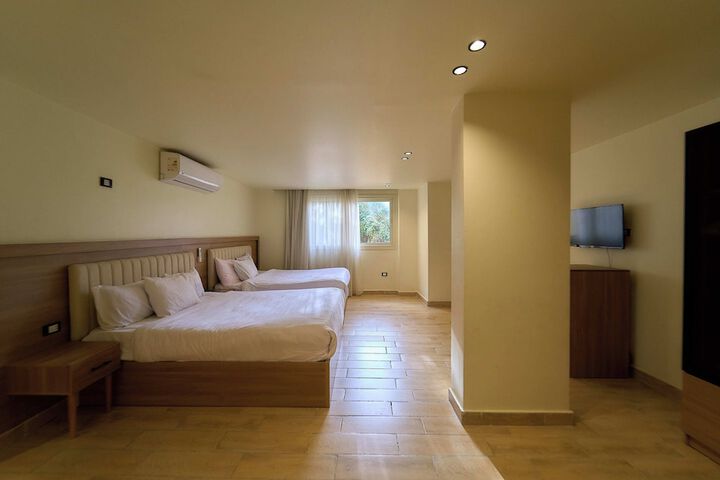 Room 38 of 174