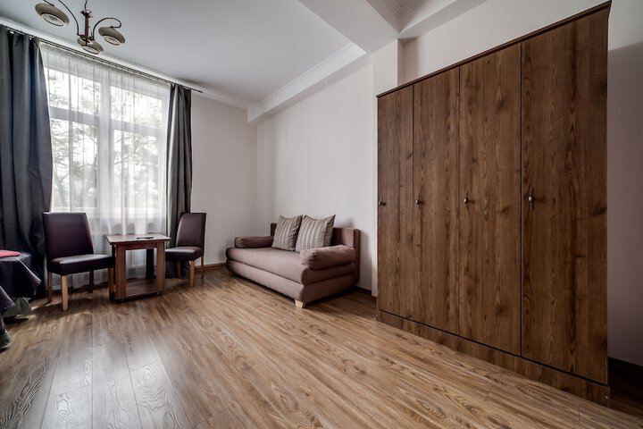 Room 15 of 25