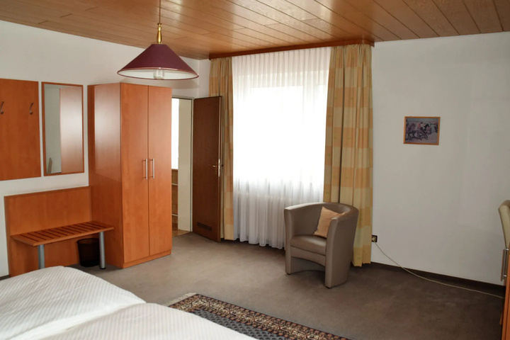 Room 2 of 5