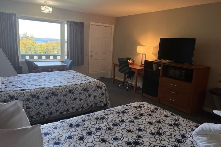 Room 13 of 18
