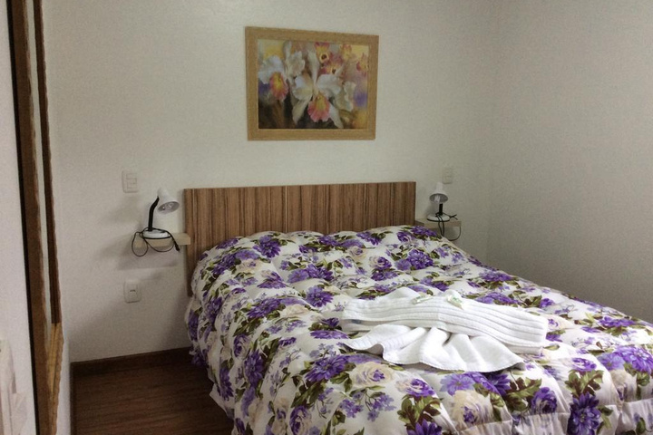 Room 5 of 8
