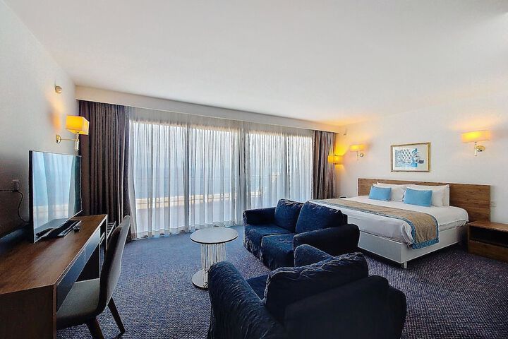 Room 56 of 148
