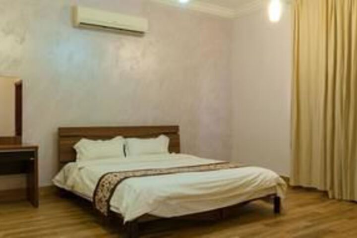 Room 10 of 38