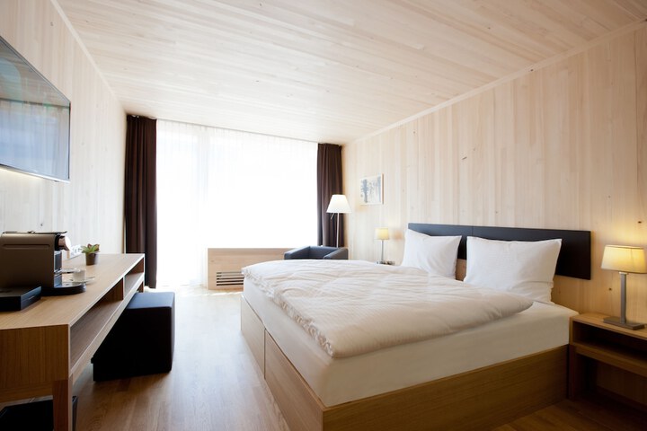 Room 6 of 52