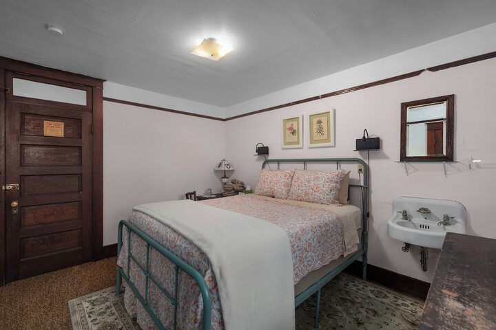 Room 42 of 91