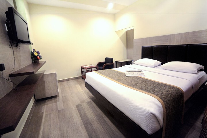 Room 9 of 14