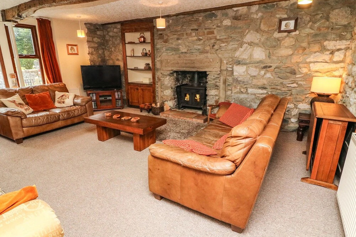 Room 4 of 16