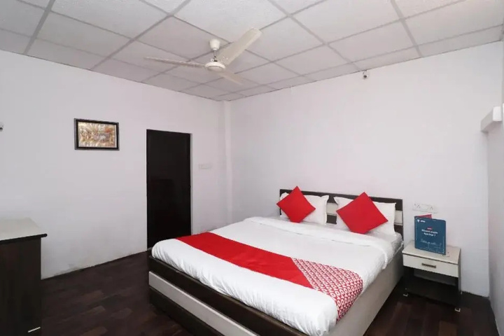 Room 4 of 15