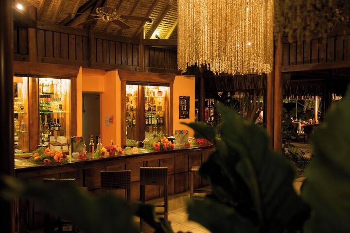 Lounge 54 of 86