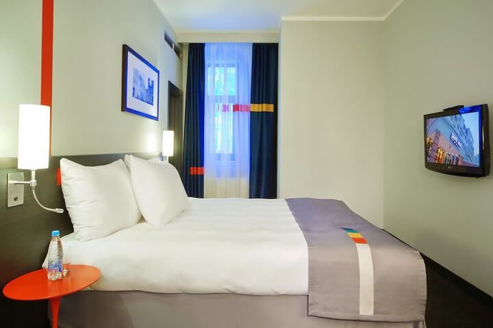 Room 9 of 140