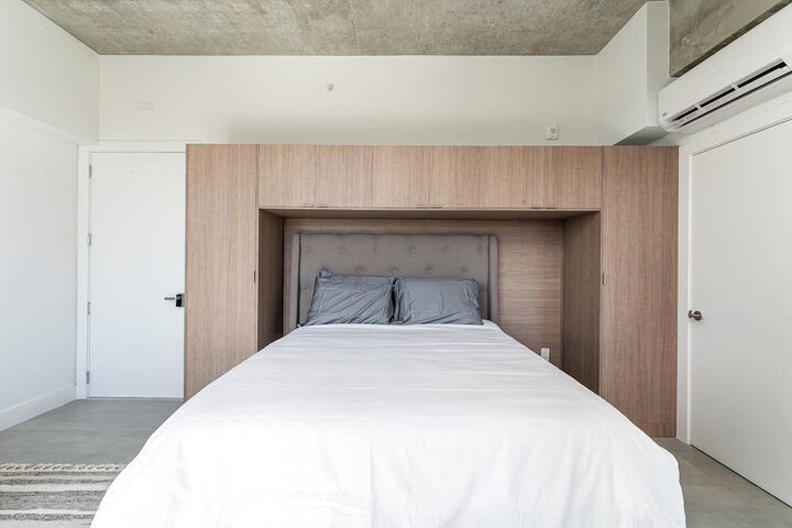 Room 10 of 28