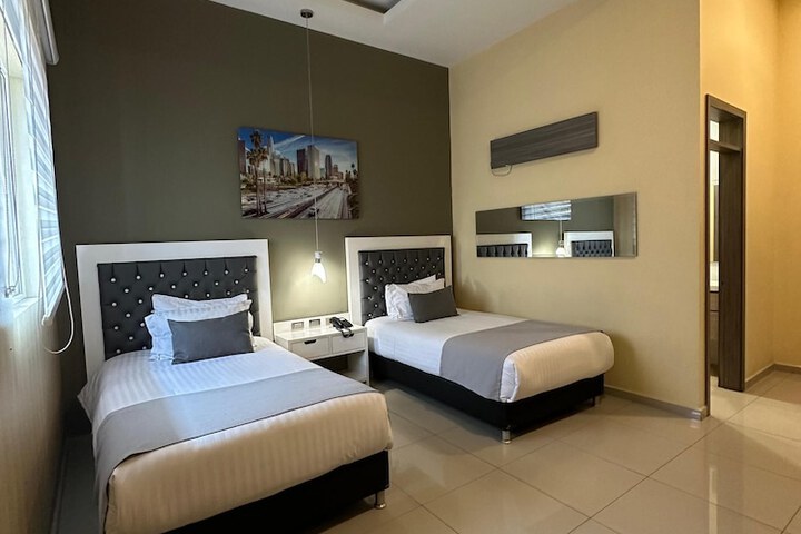 Room 10 of 37