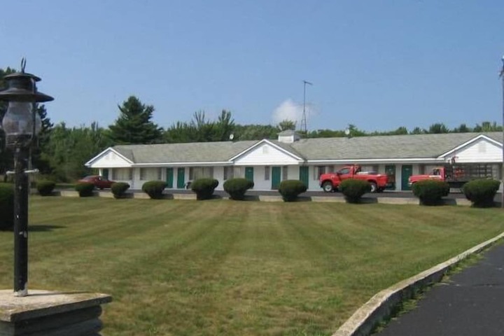 Exterior of Chapel Hill Motel