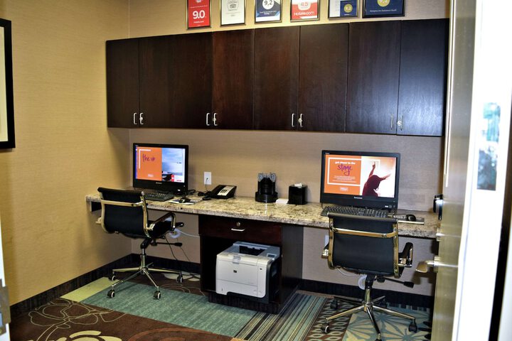 Business Center 27 of 29