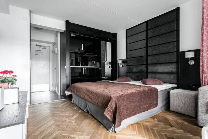 Room 95 of 865