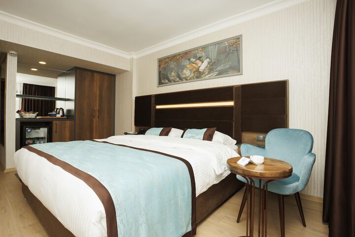 Room 16 of 37
