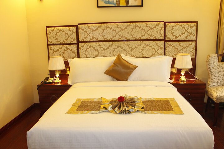 Room 4 of 33