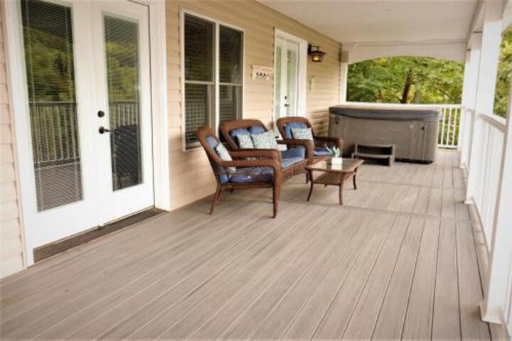 Smokie Mountain Lake House in Sevierville, TN