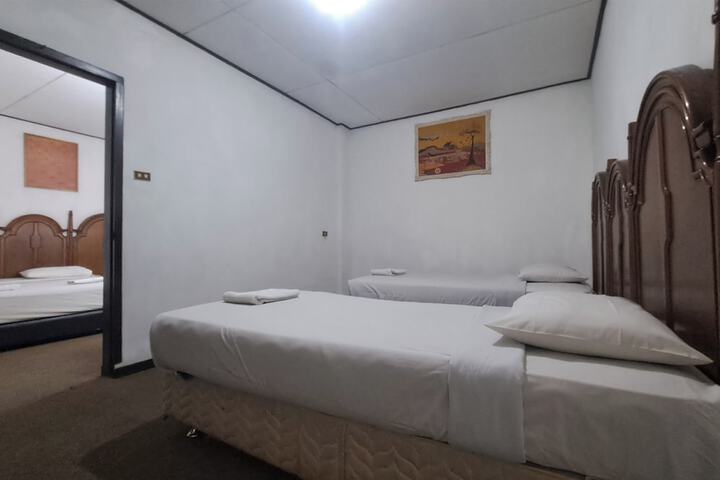 Room 12 of 79