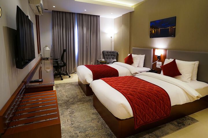 Room 32 of 83