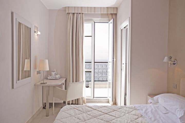 Room 13 of 64