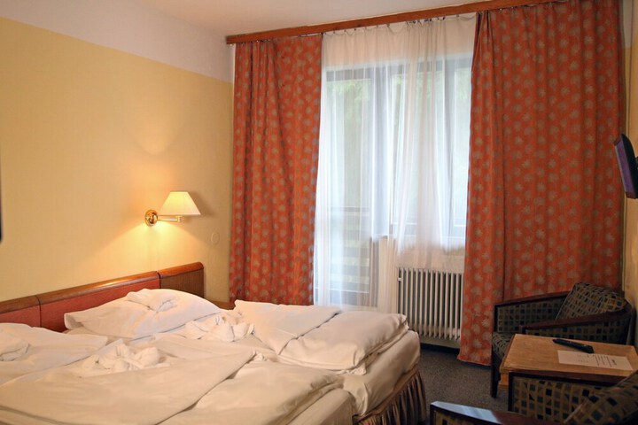 Room 8 of 54