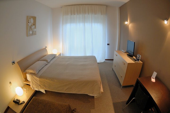 Room 9 of 75