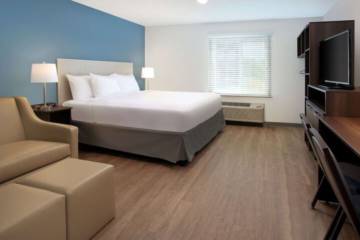 1 King Bed Accessible (3 of 5)