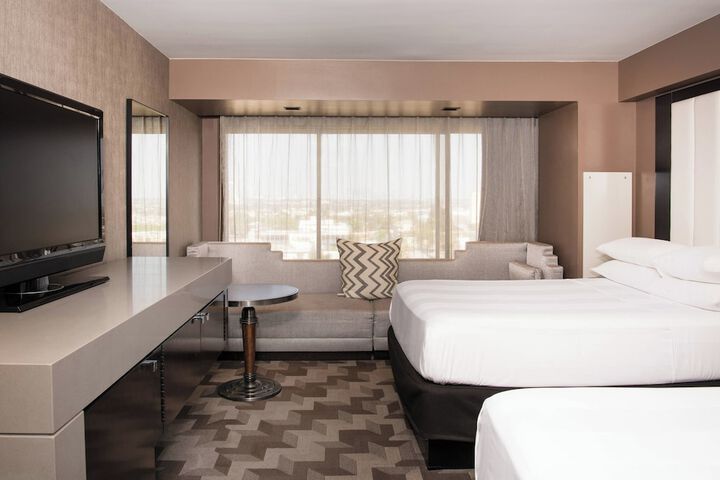 Room 19 of 108