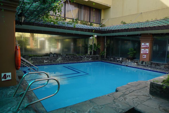 Pool Hotel
