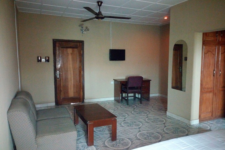 Room 4 of 14