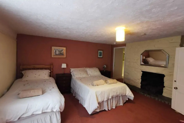 Room 3 of 16