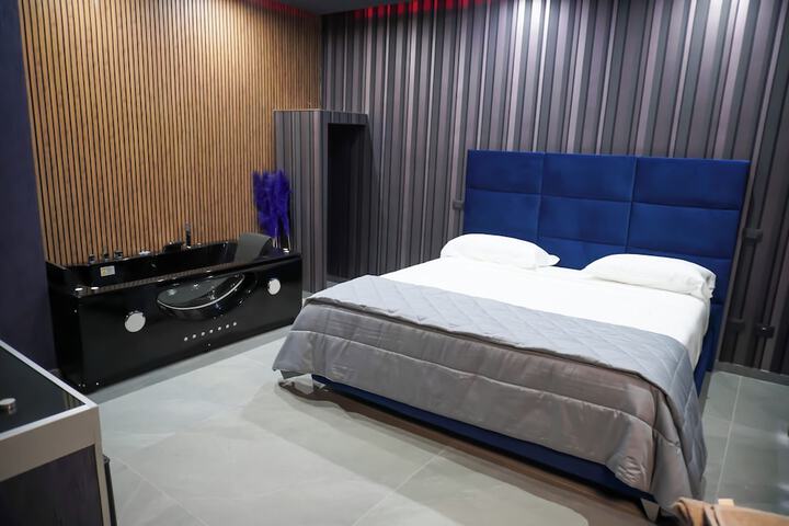 Room 6 of 15
