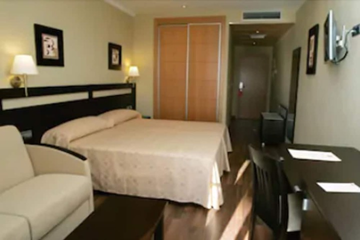 Room 8 of 34